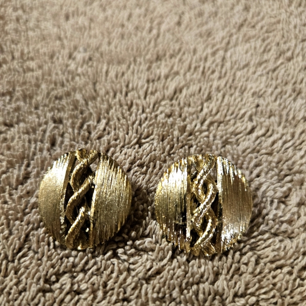 Vintage Lisner Clip on Silver Tone Earrings